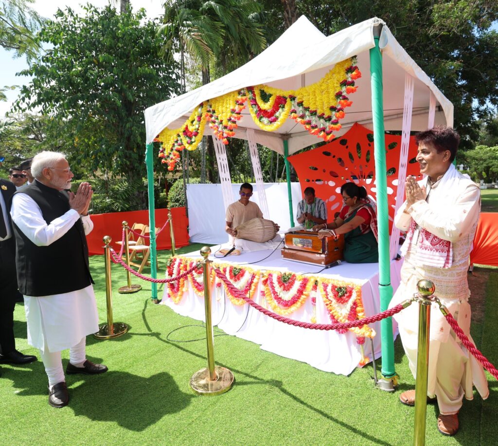 PM Modi Pays Tribute to Arya Samaj Monument in Georgetown, Guyana