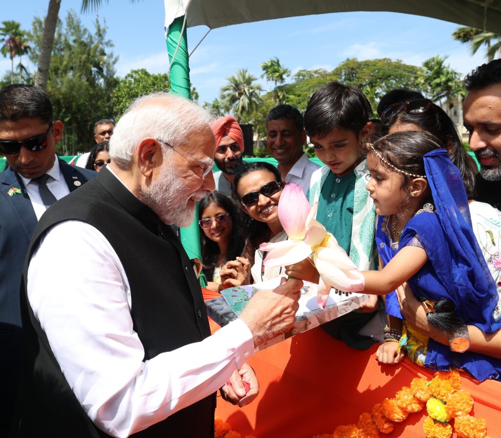 PM Modi Pays Tribute to Arya Samaj Monument in Georgetown, Guyana