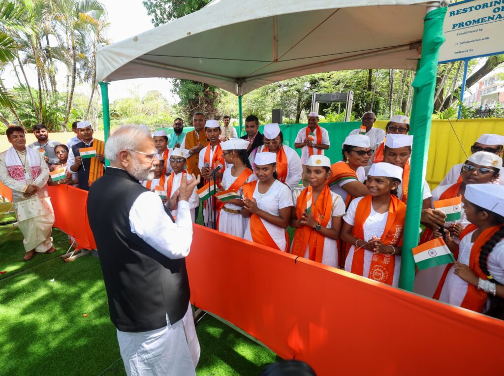 PM Modi Pays Tribute to Arya Samaj Monument in Georgetown, Guyana